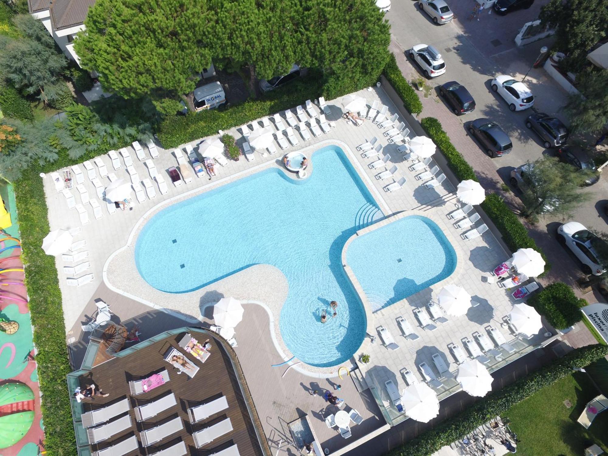 Hotel Luxor Milano Marittima Buitenkant foto