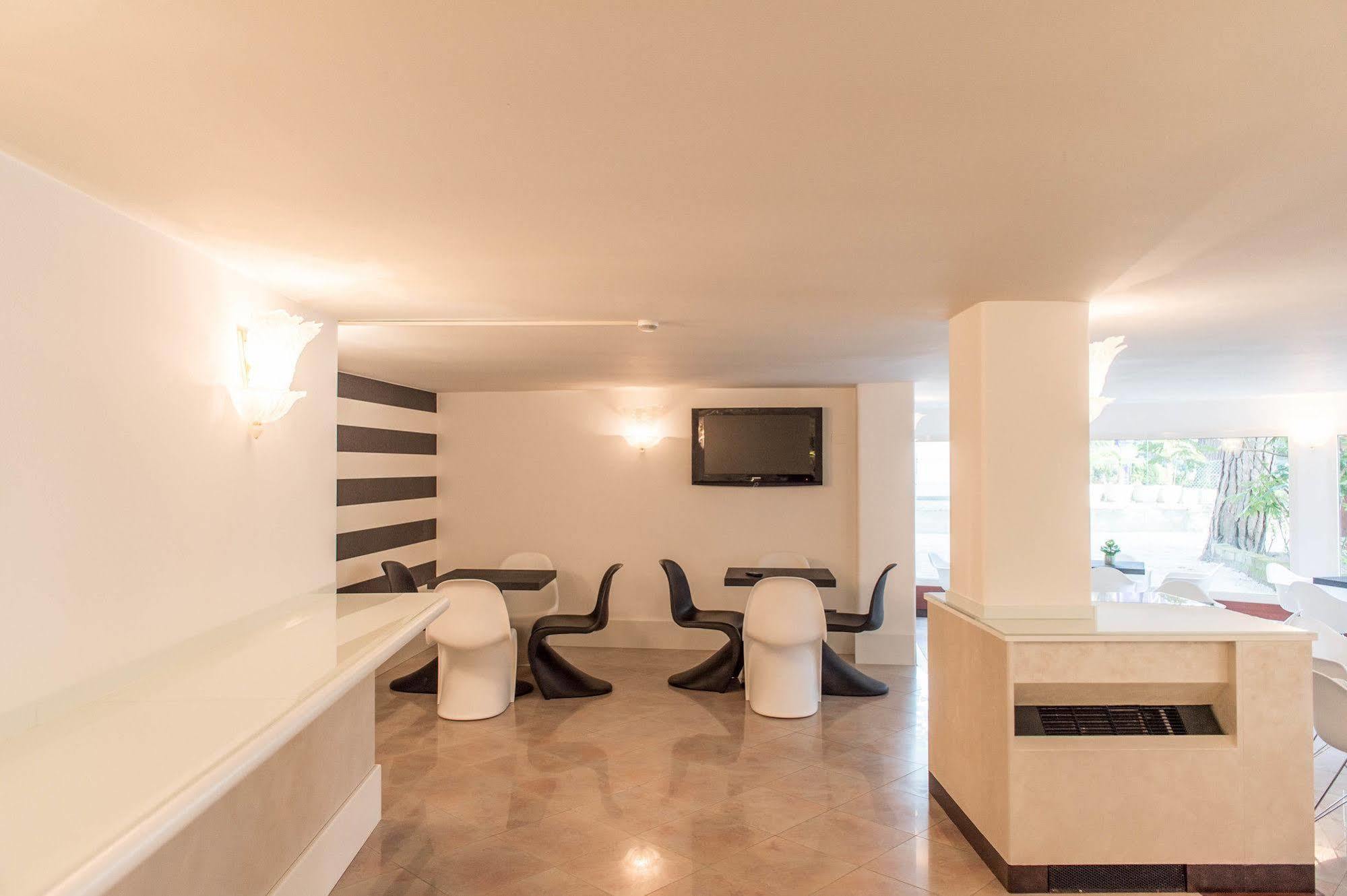Hotel Luxor Milano Marittima Buitenkant foto