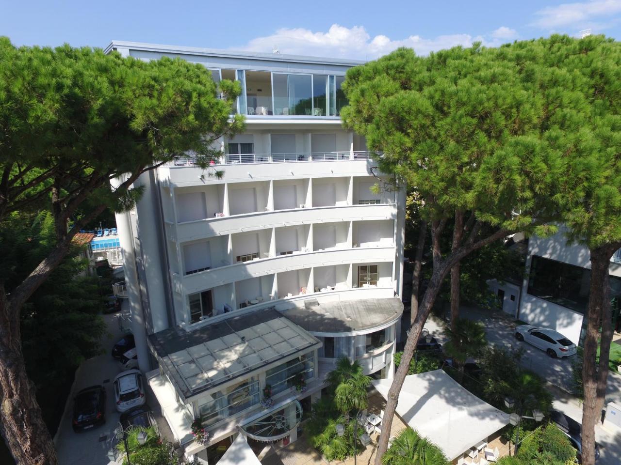 Hotel Luxor Milano Marittima Buitenkant foto