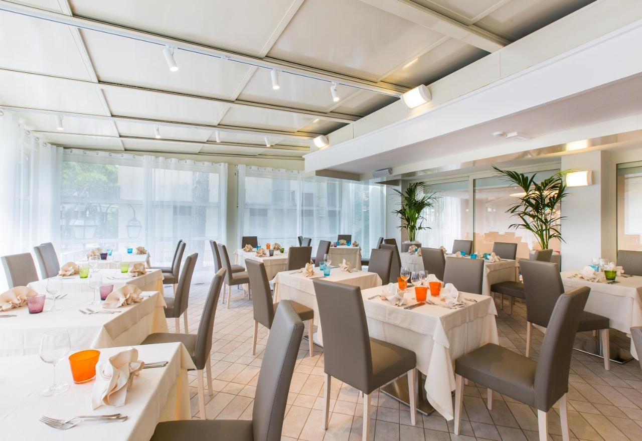 Hotel Luxor Milano Marittima Buitenkant foto